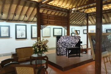 Pameran lukisan "Black and White Journey" by Sita Adhisakti